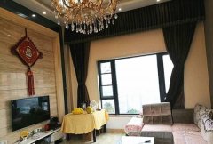 200平米私家花园 电梯套四 地铁口 龙湖金楠天街 学校对面