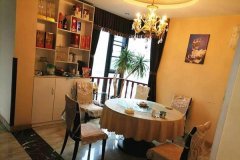 200平米私家花园 电梯套四 地铁口 龙湖金楠天街 学校对面